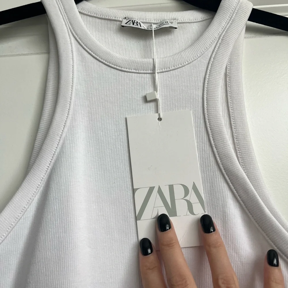 Zara White Ribbed Tank with Racerback - Picture 2 of 4